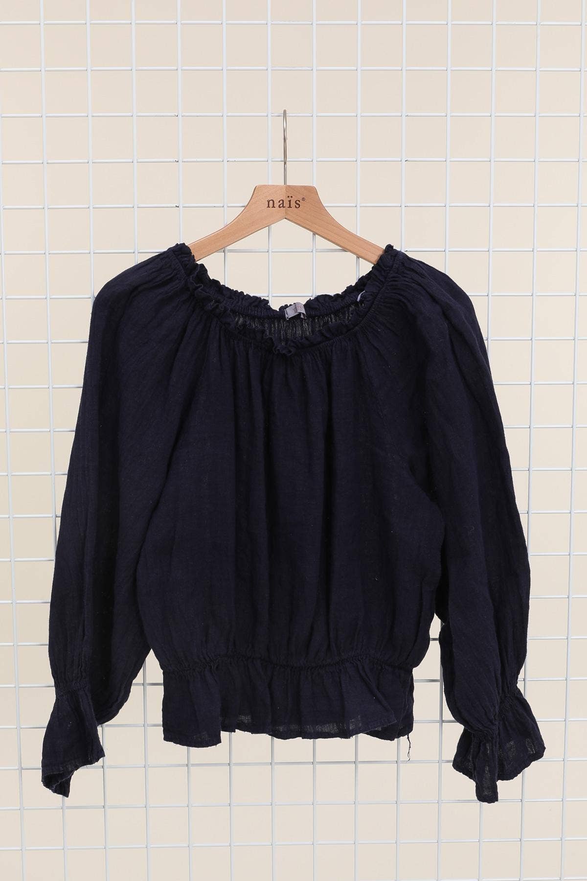 BLOUSE WITH GATHERED NECKLINE AND NECKLINE