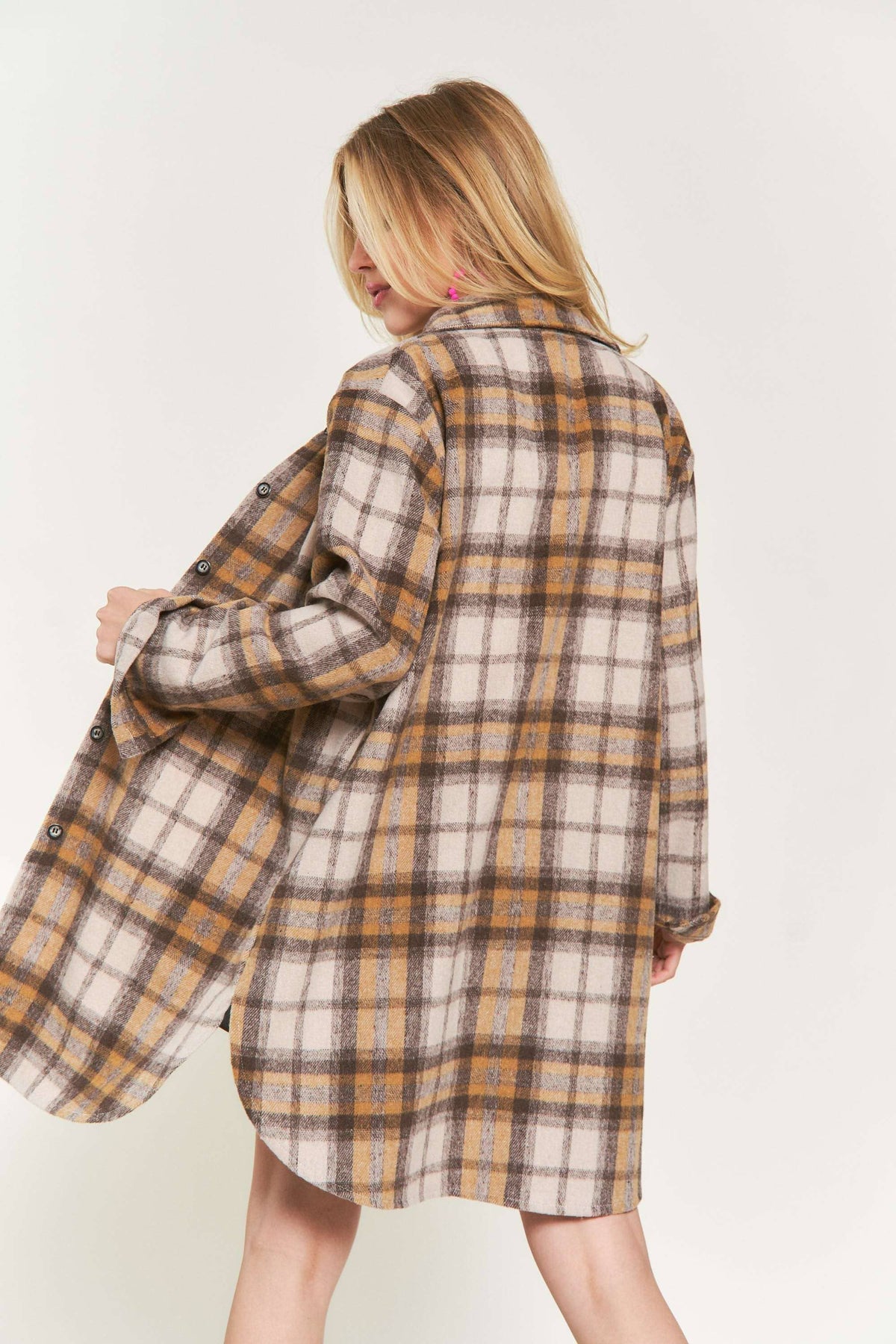 BUTTON DOWN PLAID SHACKET